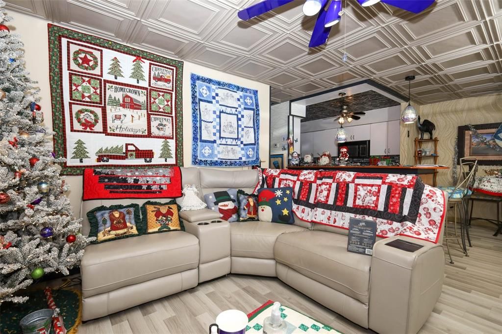 На продажу: $399,876 (3 спален, 1 ванн, 1950 Квадратных фут)