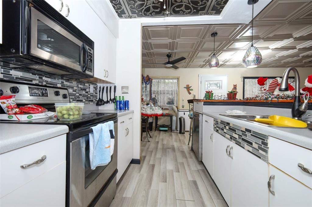 На продажу: $399,876 (3 спален, 1 ванн, 1950 Квадратных фут)