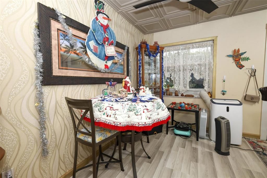 На продажу: $399,876 (3 спален, 1 ванн, 1950 Квадратных фут)