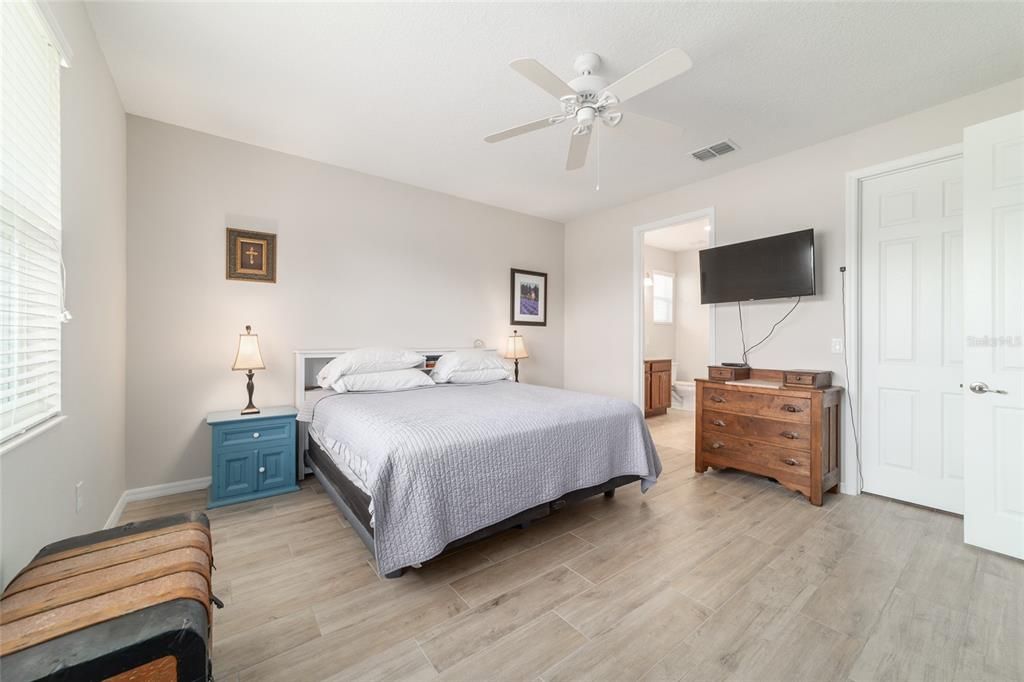 For Sale: $360,000 (2 beds, 2 baths, 1751 Square Feet)