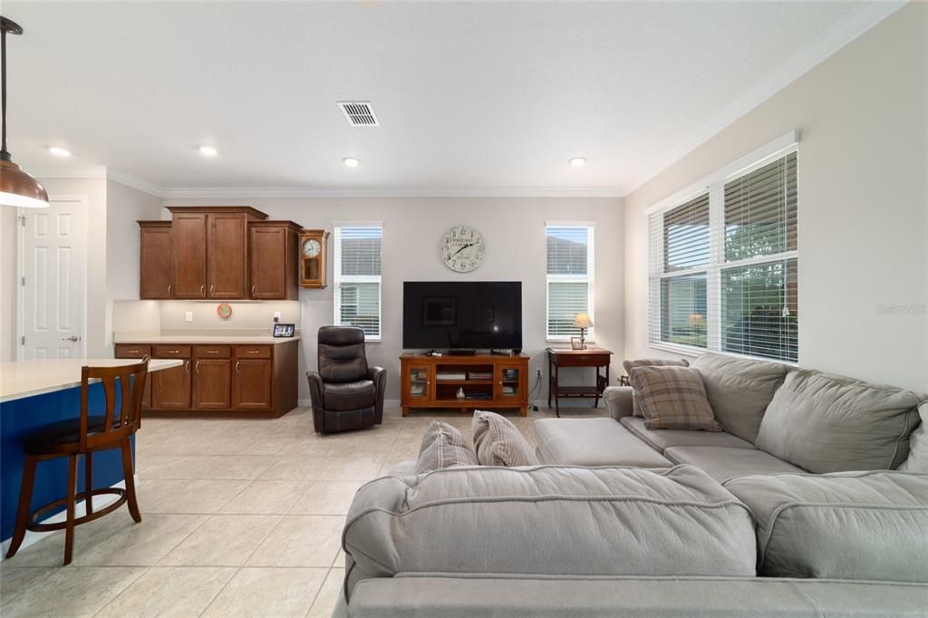 For Sale: $360,000 (2 beds, 2 baths, 1751 Square Feet)