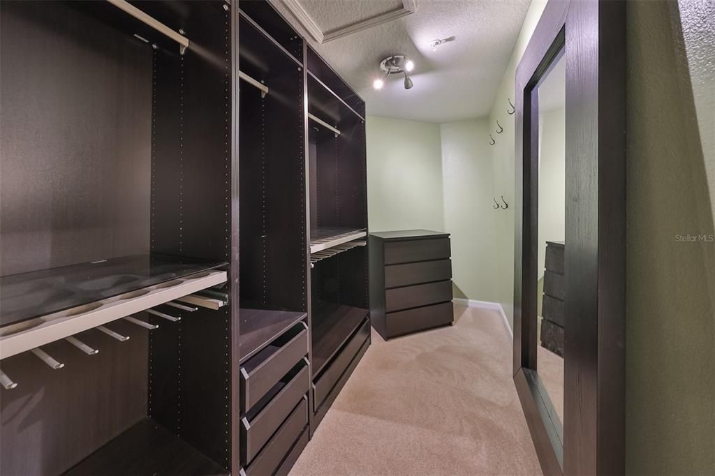 Activo con contrato: $2,000 (3 camas, 2 baños, 1771 Pies cuadrados)