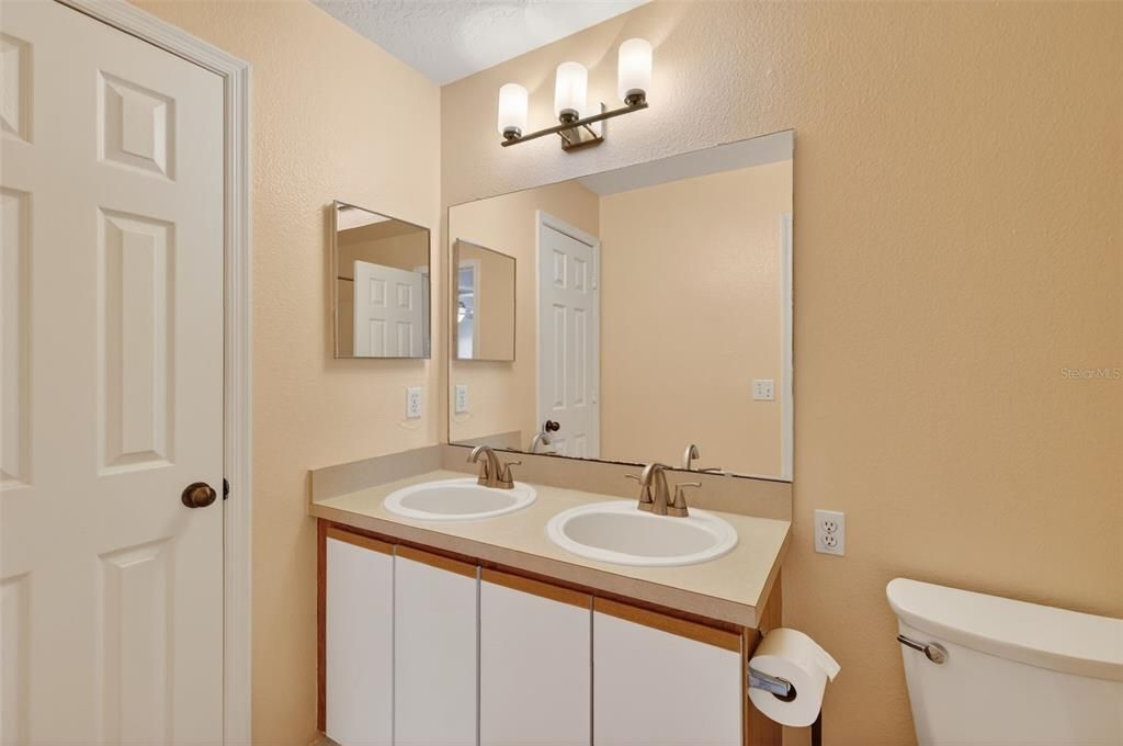 For Sale: $395,000 (3 beds, 2 baths, 1684 Square Feet)