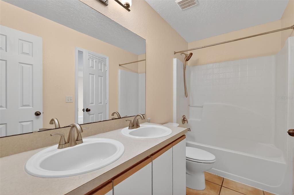 For Sale: $395,000 (3 beds, 2 baths, 1684 Square Feet)