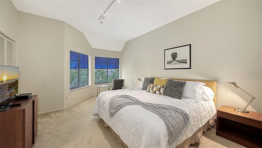 待售: $939,000 (2 贝兹, 2 浴室, 1626 平方英尺)