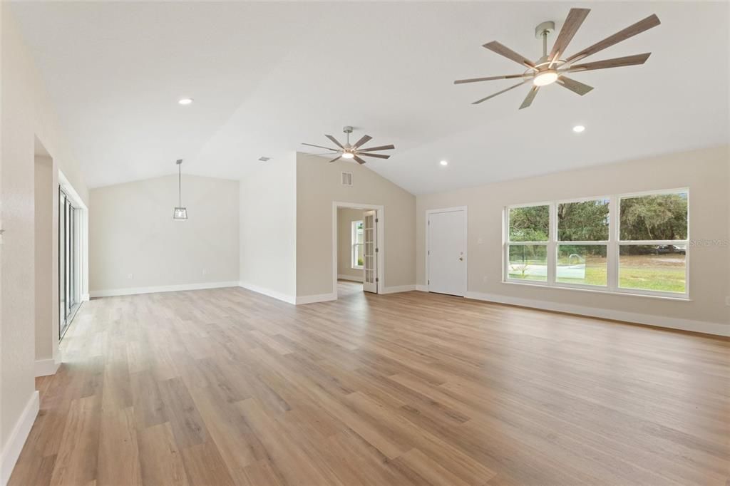 En Venta: $359,000 (3 camas, 2 baños, 1770 Pies cuadrados)