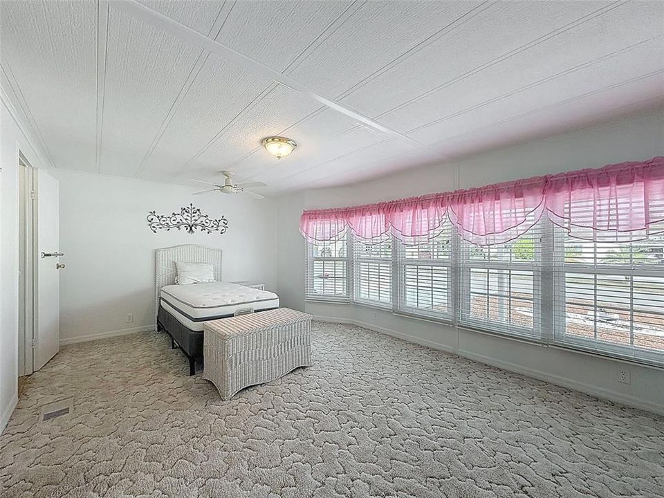 For Sale: $199,900 (2 beds, 2 baths, 1440 Square Feet)