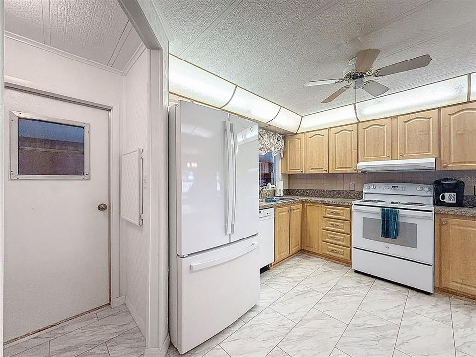 For Sale: $199,900 (2 beds, 2 baths, 1440 Square Feet)