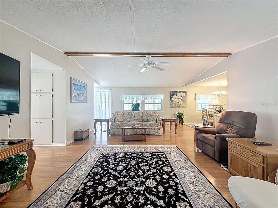 For Sale: $199,900 (2 beds, 2 baths, 1440 Square Feet)