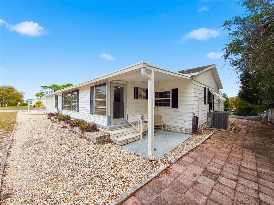 For Sale: $199,900 (2 beds, 2 baths, 1440 Square Feet)