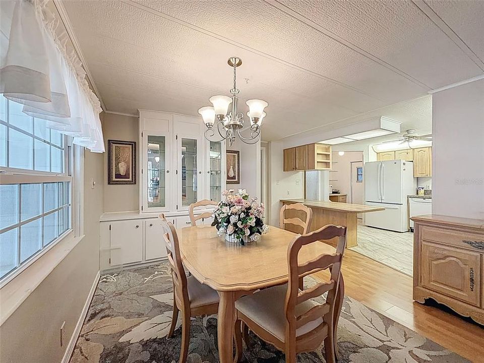 For Sale: $199,900 (2 beds, 2 baths, 1440 Square Feet)