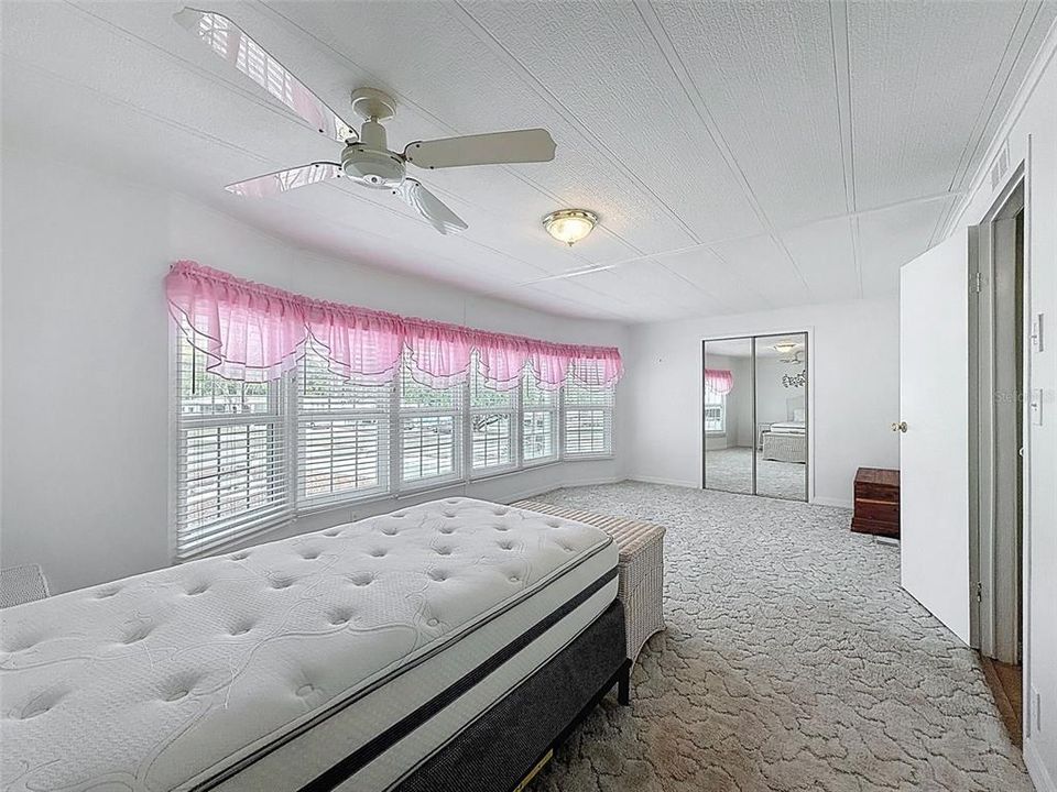 For Sale: $199,900 (2 beds, 2 baths, 1440 Square Feet)