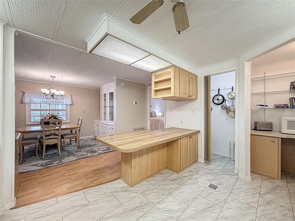 For Sale: $199,900 (2 beds, 2 baths, 1440 Square Feet)