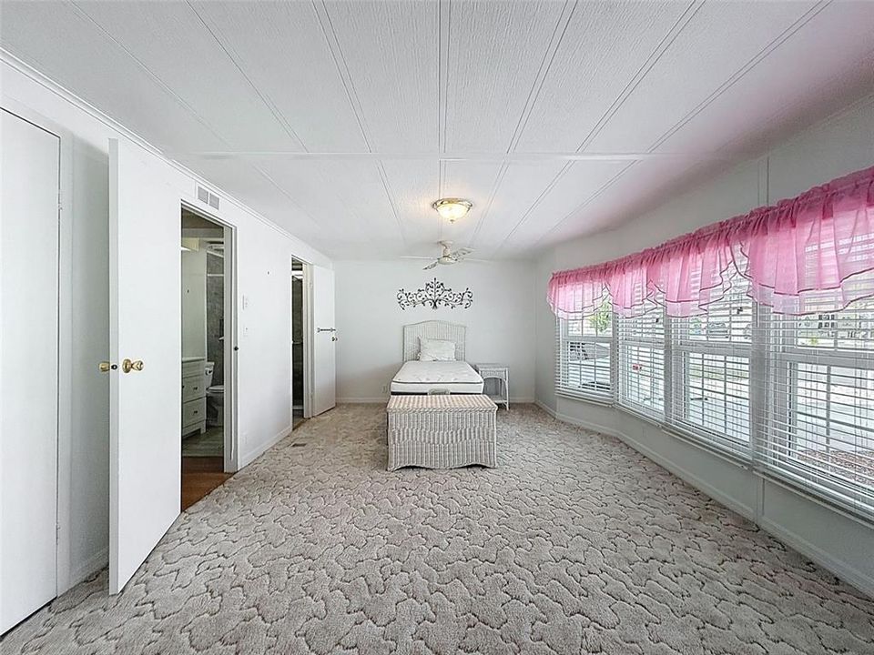 For Sale: $199,900 (2 beds, 2 baths, 1440 Square Feet)