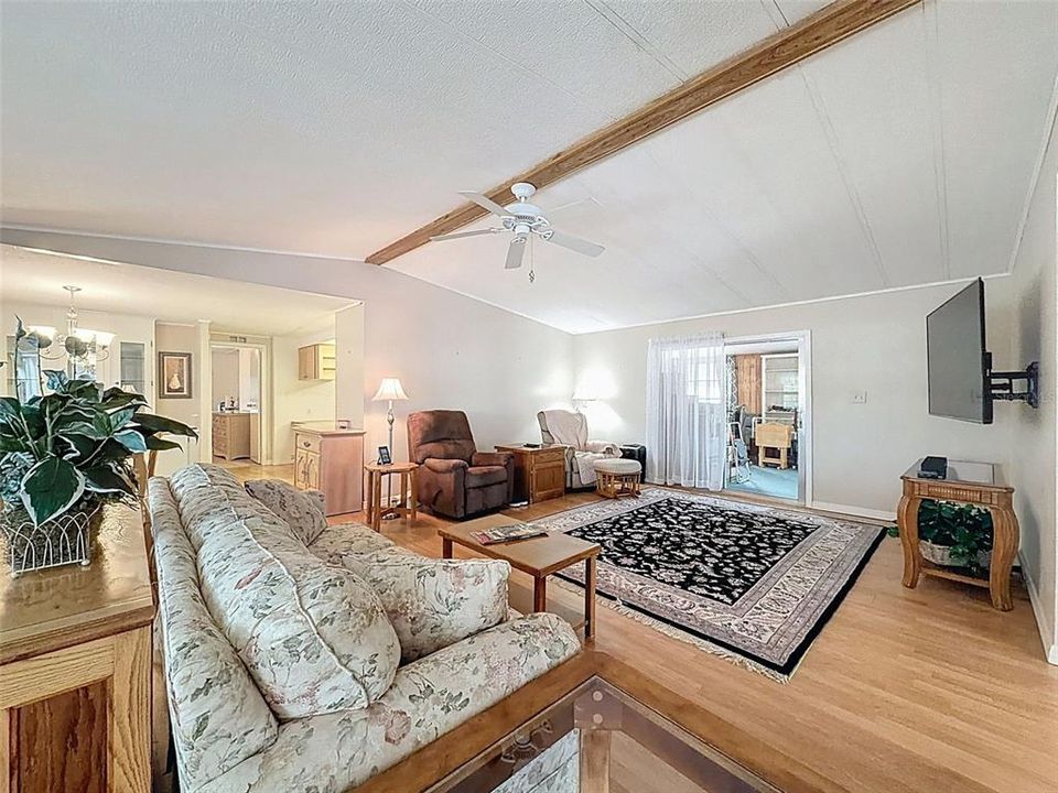 For Sale: $199,900 (2 beds, 2 baths, 1440 Square Feet)