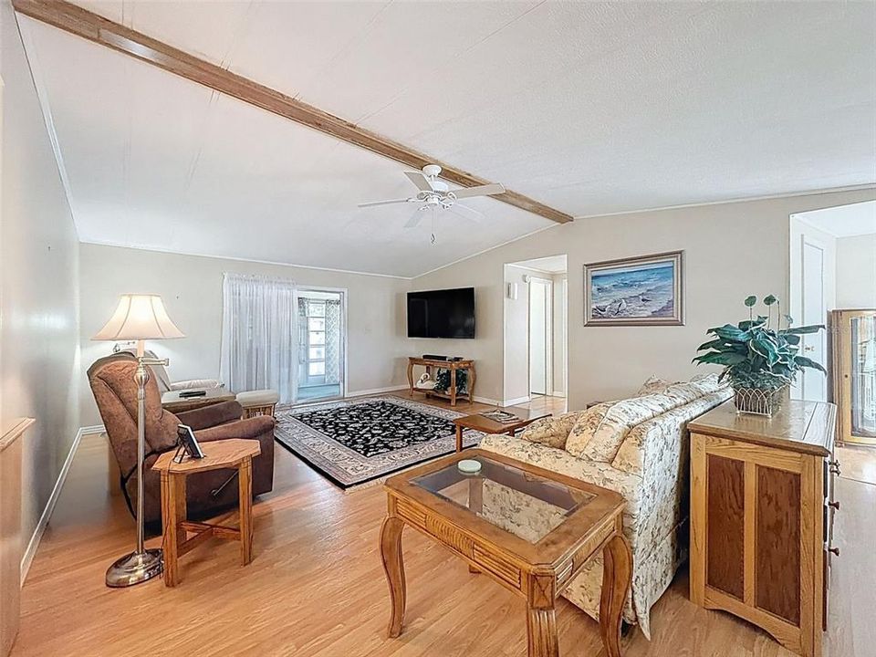 For Sale: $199,900 (2 beds, 2 baths, 1440 Square Feet)