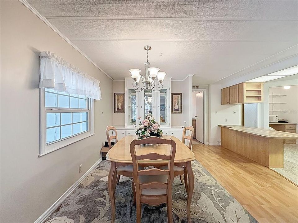 For Sale: $199,900 (2 beds, 2 baths, 1440 Square Feet)