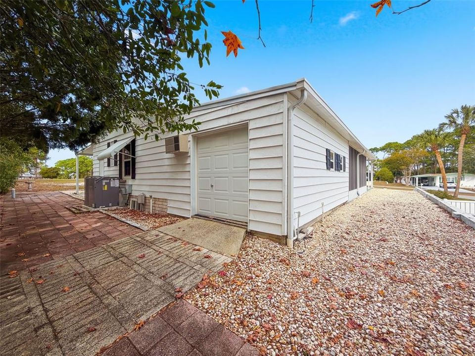 For Sale: $199,900 (2 beds, 2 baths, 1440 Square Feet)