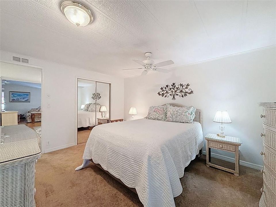 For Sale: $199,900 (2 beds, 2 baths, 1440 Square Feet)