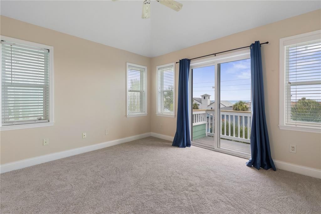 En Venta: $599,000 (3 camas, 3 baños, 1517 Pies cuadrados)