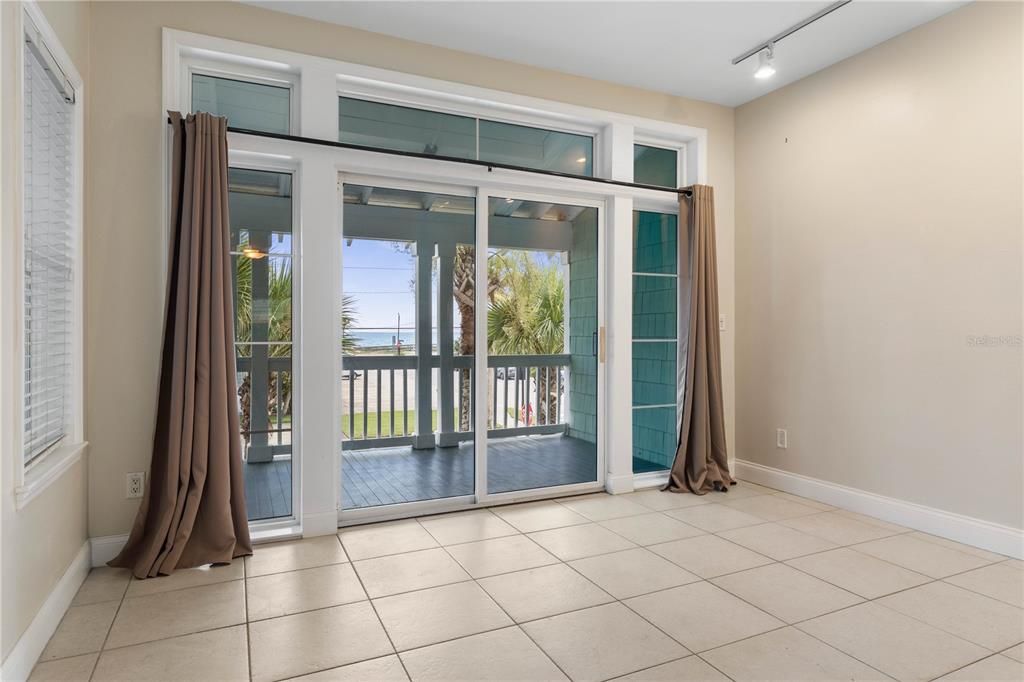 En Venta: $599,000 (3 camas, 3 baños, 1517 Pies cuadrados)