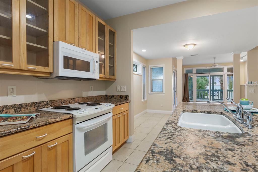 En Venta: $599,000 (3 camas, 3 baños, 1517 Pies cuadrados)