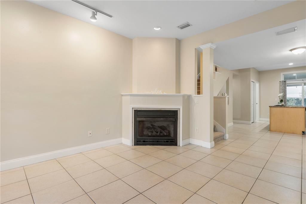 En Venta: $599,000 (3 camas, 3 baños, 1517 Pies cuadrados)