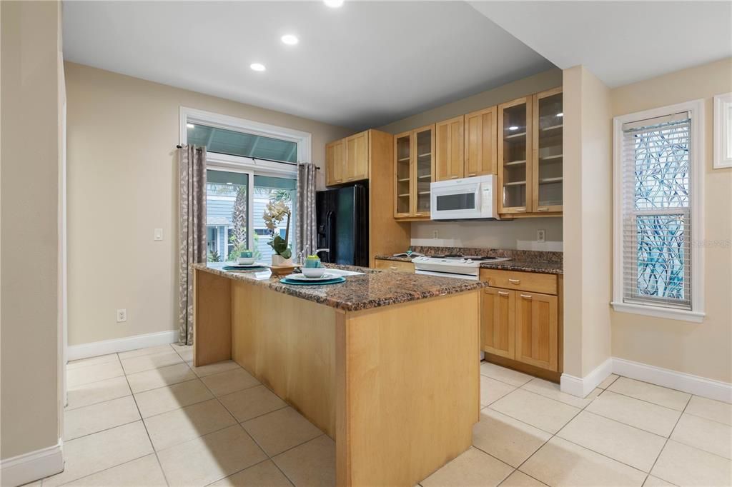 En Venta: $599,000 (3 camas, 3 baños, 1517 Pies cuadrados)