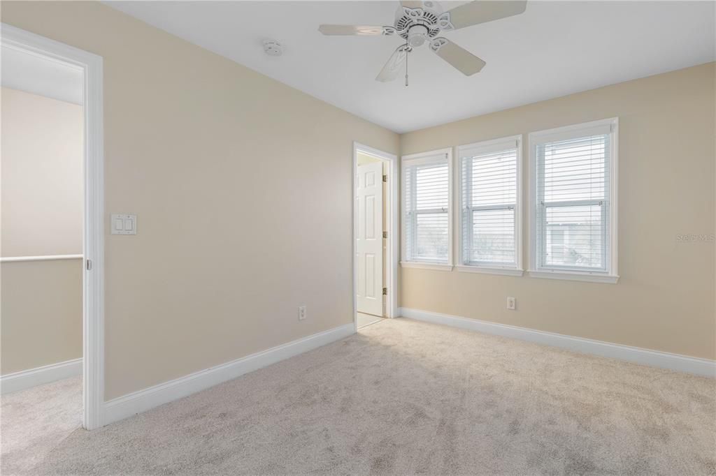 En Venta: $599,000 (3 camas, 3 baños, 1517 Pies cuadrados)