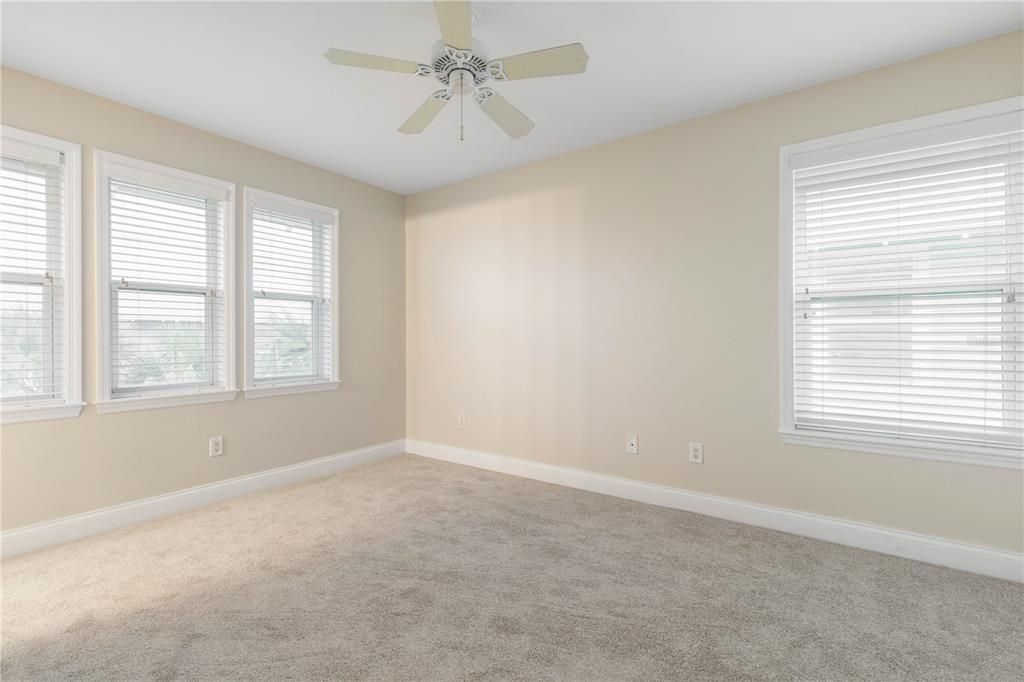 En Venta: $599,000 (3 camas, 3 baños, 1517 Pies cuadrados)