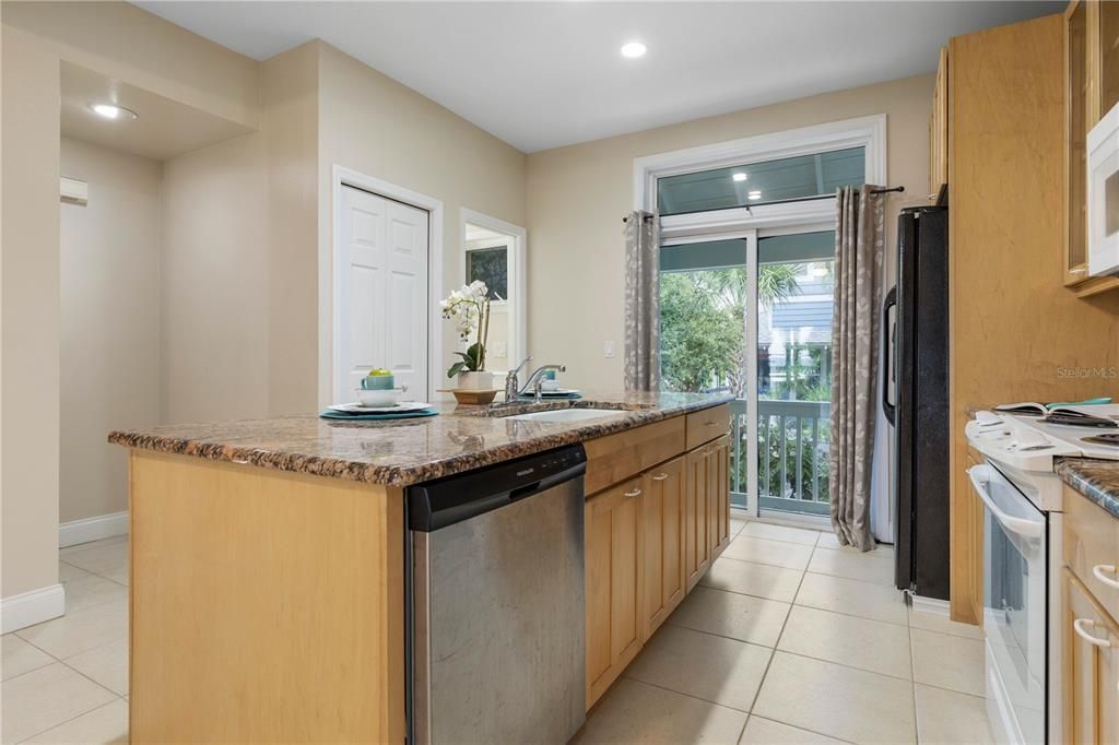 En Venta: $599,000 (3 camas, 3 baños, 1517 Pies cuadrados)