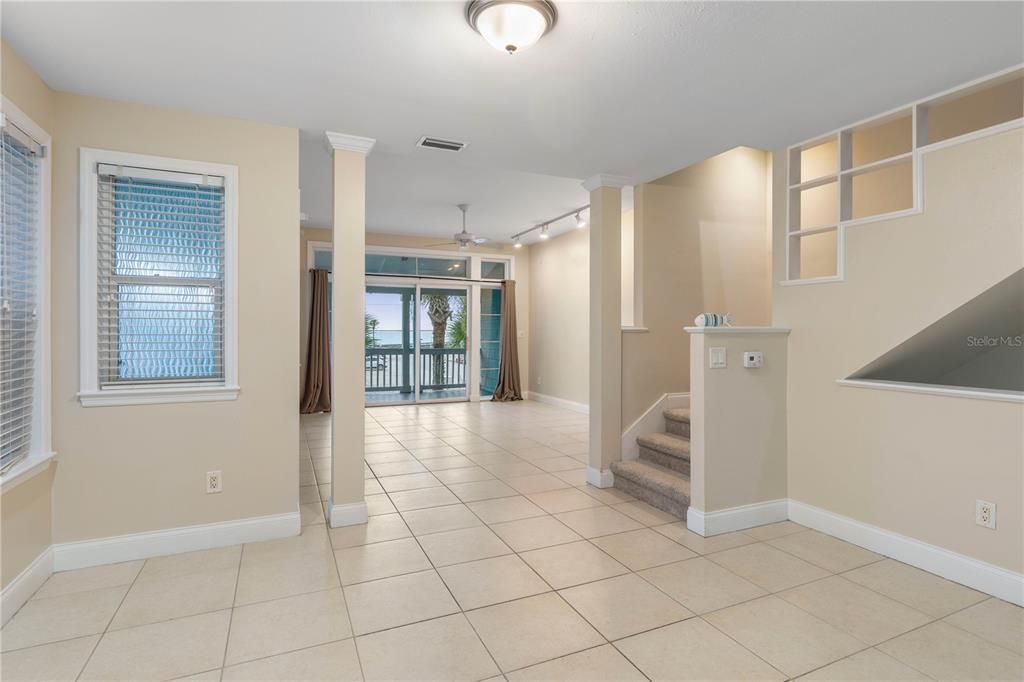 En Venta: $599,000 (3 camas, 3 baños, 1517 Pies cuadrados)