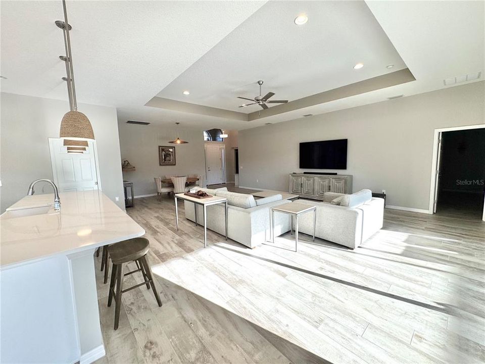 En Venta: $464,900 (3 camas, 2 baños, 2045 Pies cuadrados)