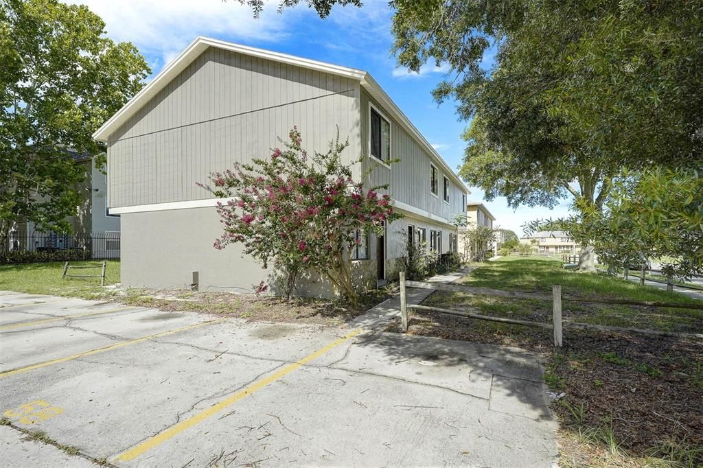 待售: $249,000 (2 贝兹, 2 浴室, 960 平方英尺)