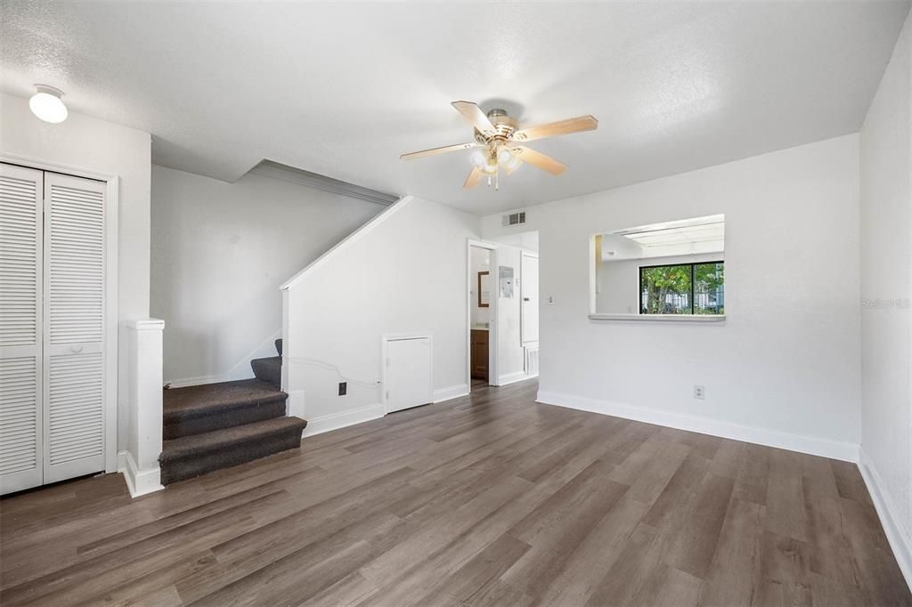 待售: $249,000 (2 贝兹, 2 浴室, 960 平方英尺)