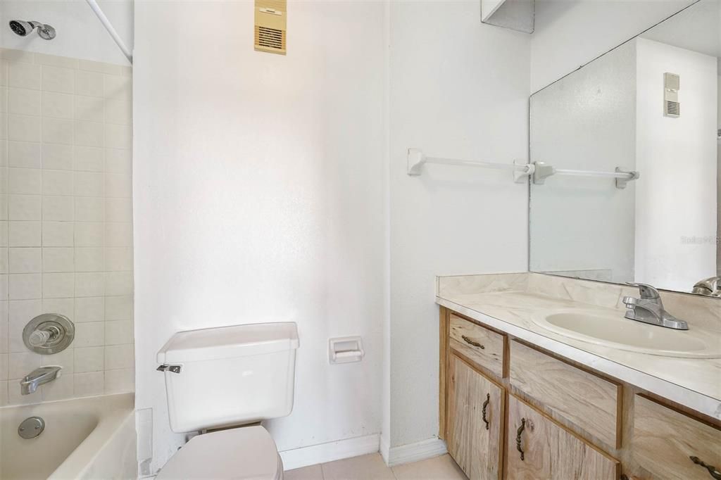 待售: $249,000 (2 贝兹, 2 浴室, 960 平方英尺)