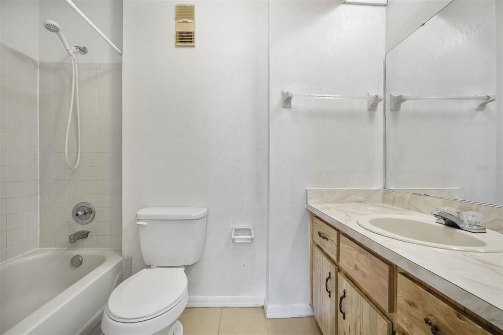 待售: $249,000 (2 贝兹, 2 浴室, 960 平方英尺)