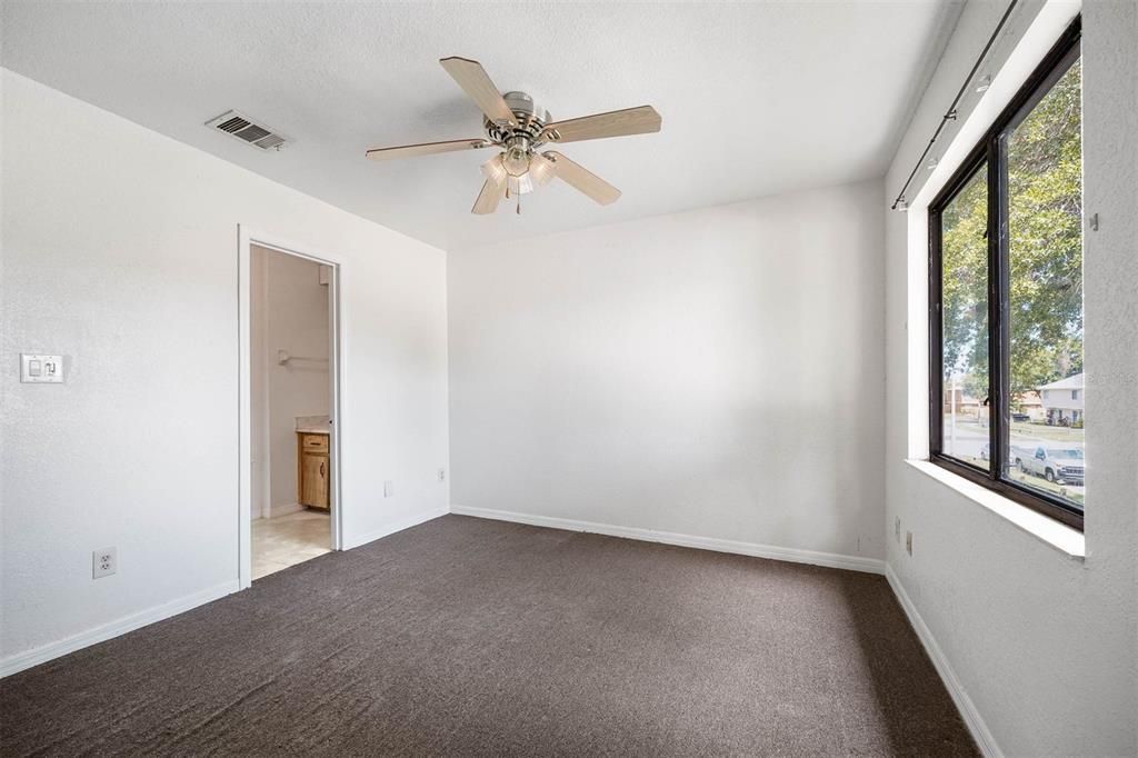 待售: $249,000 (2 贝兹, 2 浴室, 960 平方英尺)