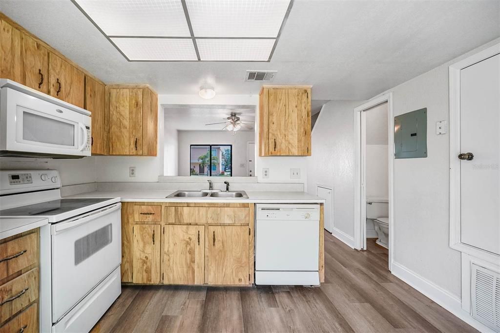 待售: $249,000 (2 贝兹, 2 浴室, 960 平方英尺)