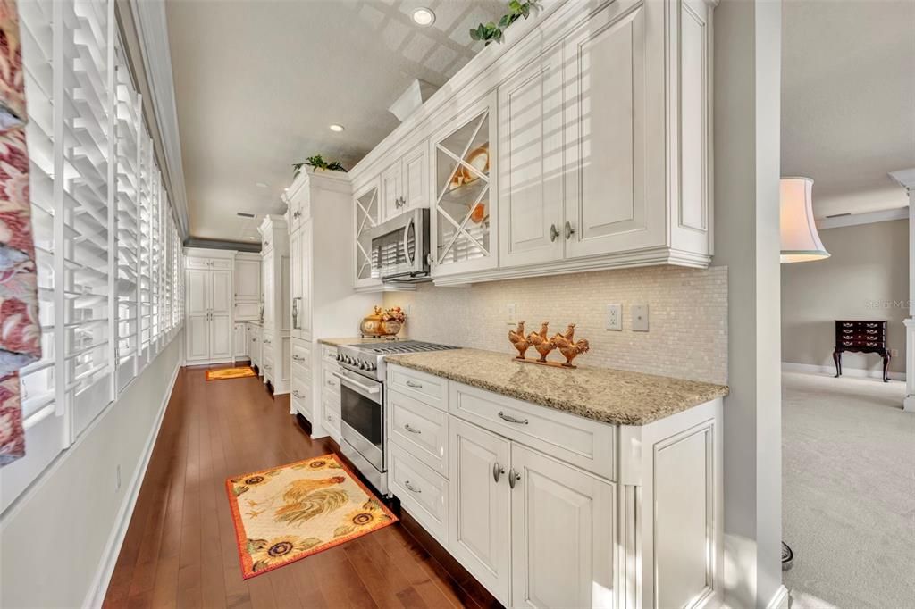 На продажу: $2,100,000 (2 спален, 2 ванн, 1900 Квадратных фут)