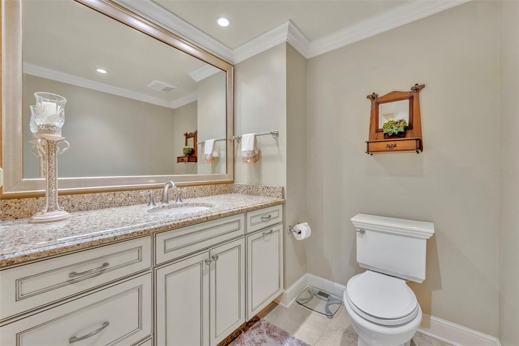 На продажу: $2,100,000 (2 спален, 2 ванн, 1900 Квадратных фут)