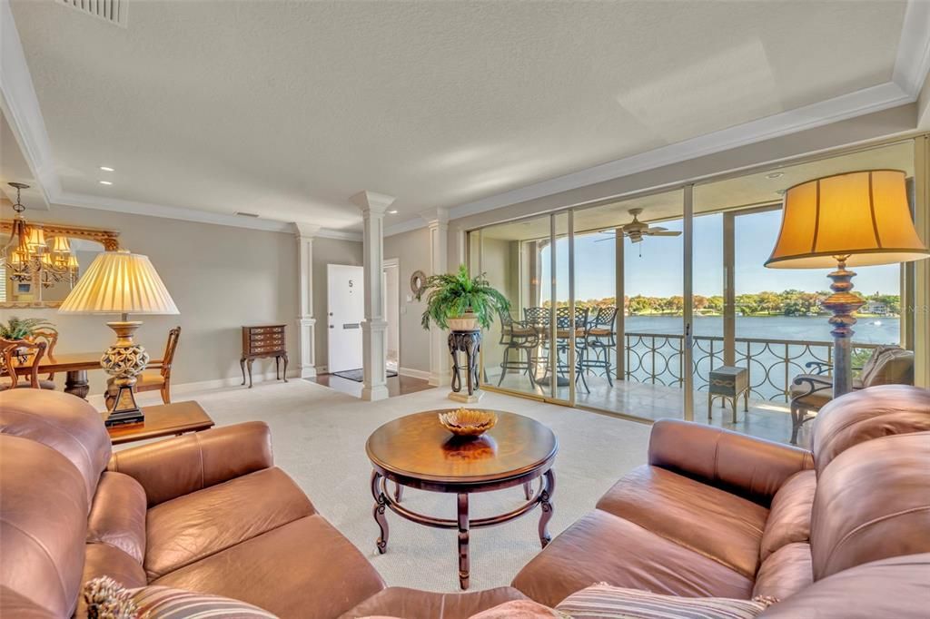 На продажу: $2,100,000 (2 спален, 2 ванн, 1900 Квадратных фут)