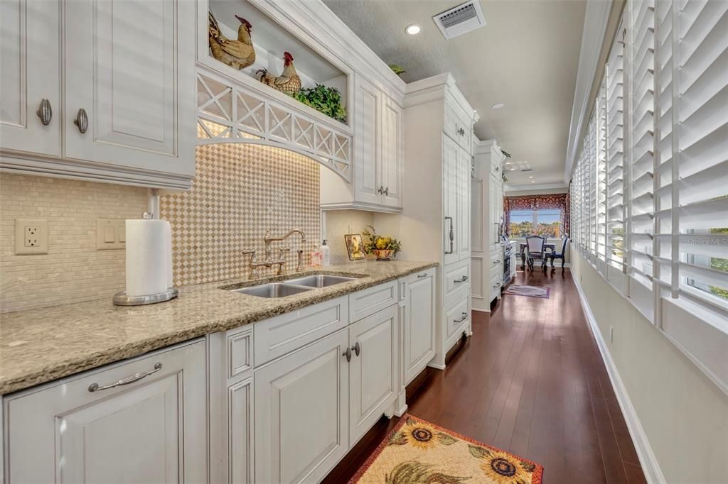 На продажу: $2,100,000 (2 спален, 2 ванн, 1900 Квадратных фут)