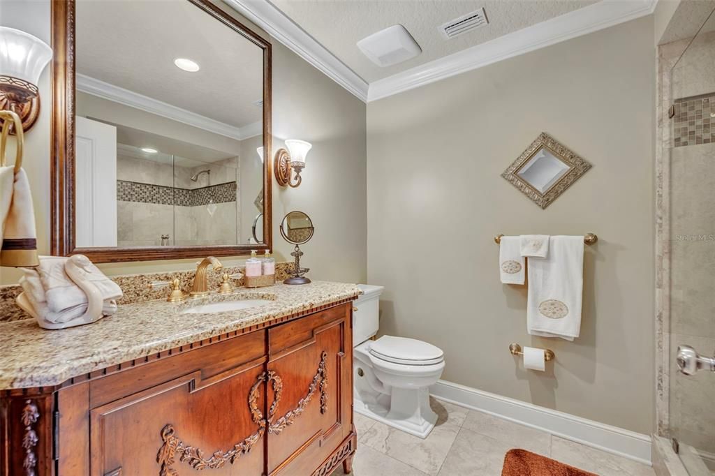 На продажу: $2,100,000 (2 спален, 2 ванн, 1900 Квадратных фут)