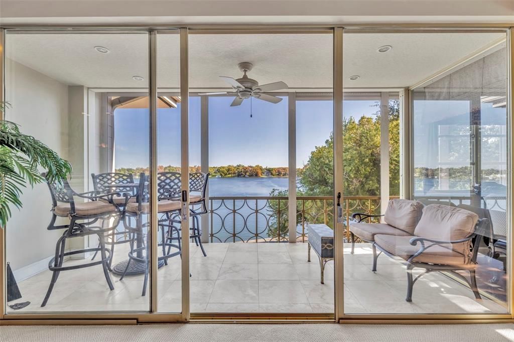 На продажу: $2,100,000 (2 спален, 2 ванн, 1900 Квадратных фут)