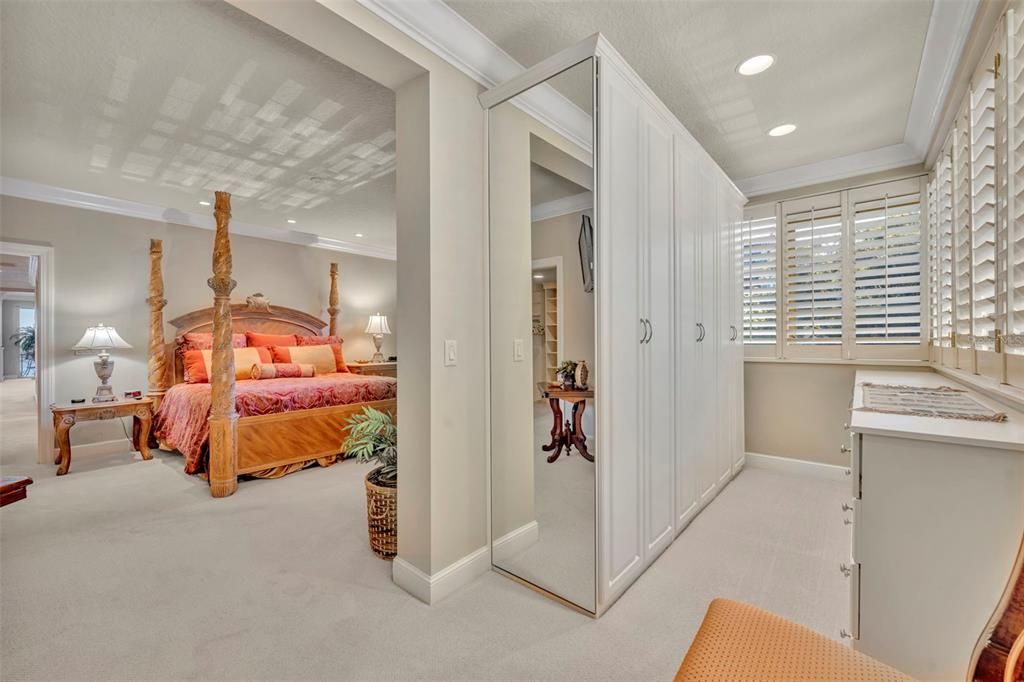 На продажу: $2,100,000 (2 спален, 2 ванн, 1900 Квадратных фут)