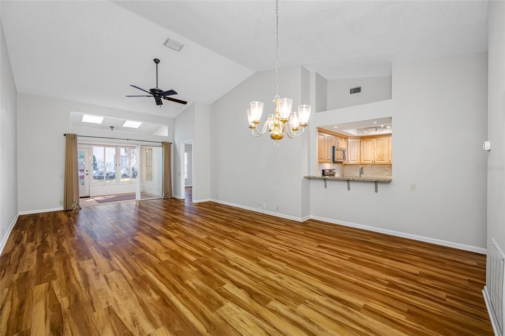 For Sale: $199,000 (2 beds, 2 baths, 1232 Square Feet)