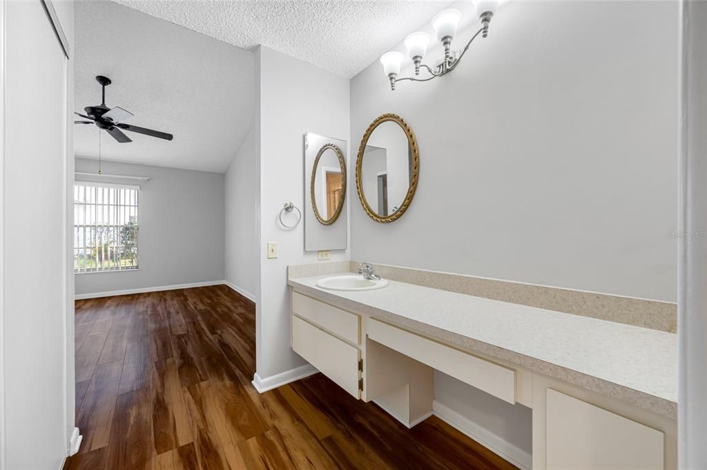 For Sale: $199,000 (2 beds, 2 baths, 1232 Square Feet)