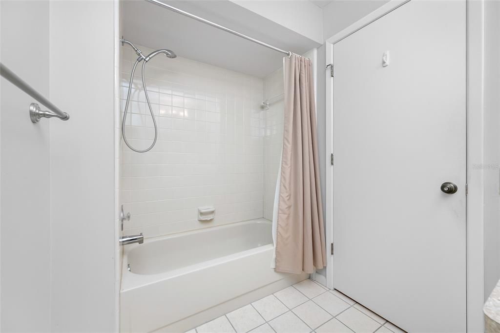 For Sale: $199,000 (2 beds, 2 baths, 1232 Square Feet)