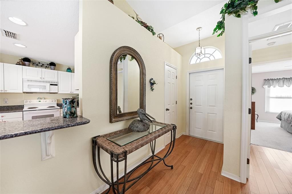 На продажу: $389,000 (2 спален, 2 ванн, 1282 Квадратных фут)